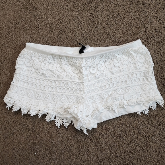 SOLD- White Lace Crochet Shorts, Women's S - Picture 2 of 6